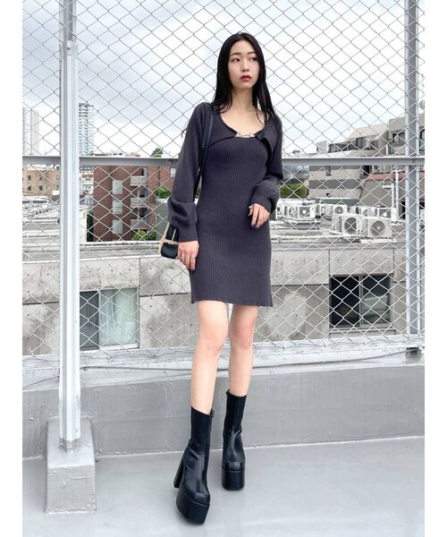 EMODA（エモダ）の「チェーンカバーニットワンピース（ワンピース・レディース・ブラック/ベージュ/グレー・FREE）」の7枚目の写真