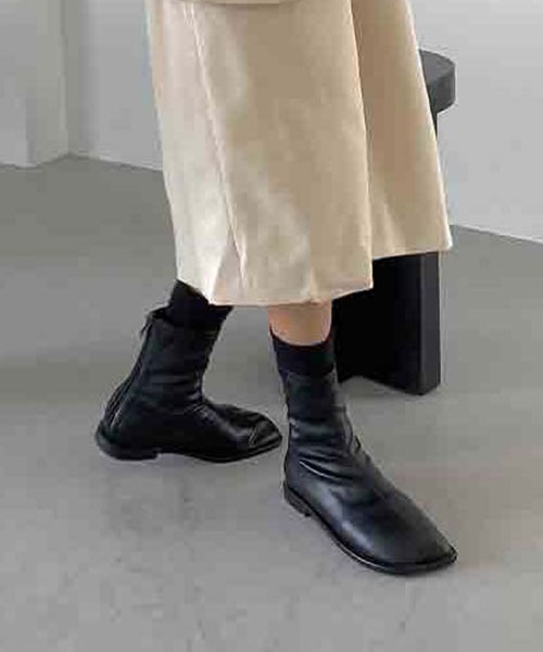 SUGAR BISKET（シュガービスケット）の「バックファスナーショートブーツ（ブーツ・レディース・ブラック/ダークブラウン・38/39/35/36/37）」の2枚目の写真