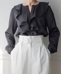 フリルブラウス