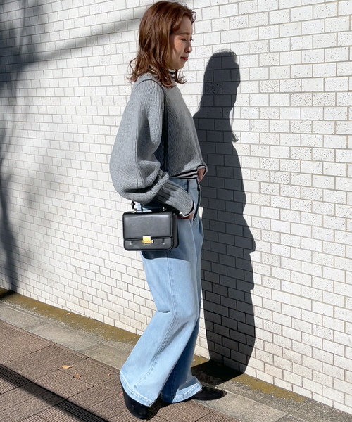 ボリュームスリーブショート丈ニット