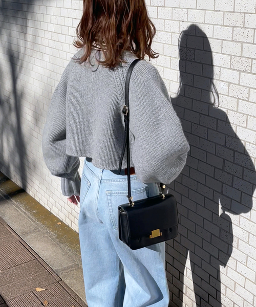 ボリュームスリーブショート丈ニット