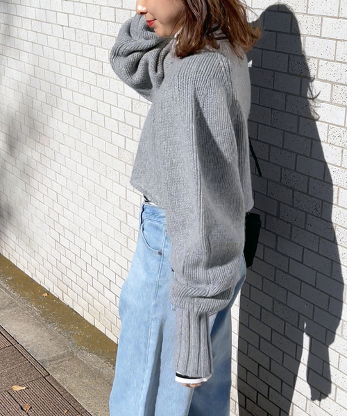 ボリュームスリーブショート丈ニット