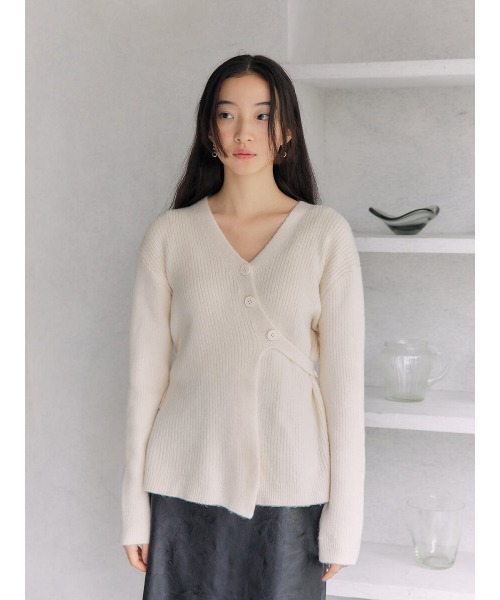 Ayla(アイラ)の「browsing knit cardigan(カーディガン/ボレロ・レディース・ベージュ/ブラック/アイボリー・FREE)」の1枚目の写真