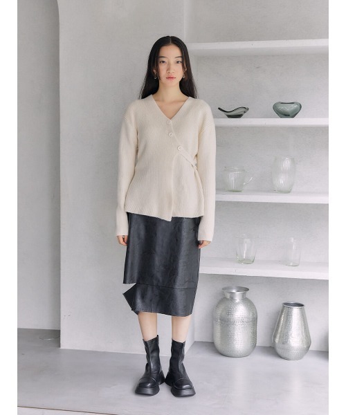 Ayla(アイラ)の「browsing knit cardigan(カーディガン/ボレロ・レディース・ベージュ/ブラック/アイボリー・FREE)」の4枚目の写真
