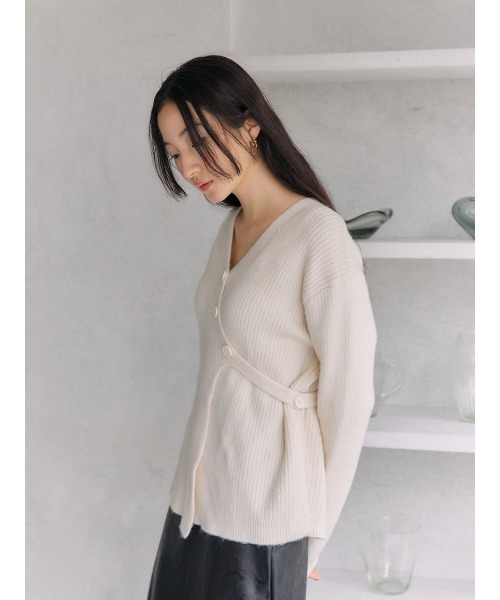 Ayla(アイラ)の「browsing knit cardigan(カーディガン/ボレロ・レディース・ベージュ/ブラック/アイボリー・FREE)」の6枚目の写真