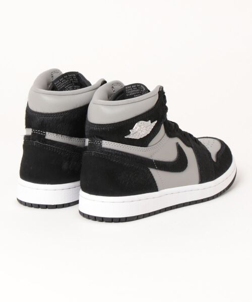 JORDAN BRAND(ジョーダンブランド)の「NIKE WMNS AIR JORDAN 1 RETRO HI OG DZ2523-001(スニーカー・レディース・グレー・25㎝/23.5㎝/24.5㎝/23㎝/24㎝)」の3枚目の写真