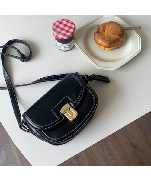 mushwear(マッシュウェア)の「ステッチフラップショルダーバッグ(ショルダーバッグ・レディース・ブラウン/ブラック/ベージュ・FREE)」の13枚目の写真