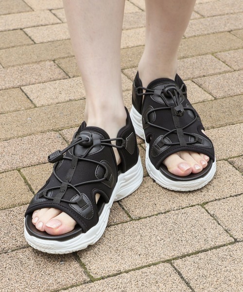 Honeys（ハニーズ）の「コード付スポーツサンダル（サンダル・レディース・ブラック/ブラック×ホワイト・L/LL/S/M）」の5枚目の写真