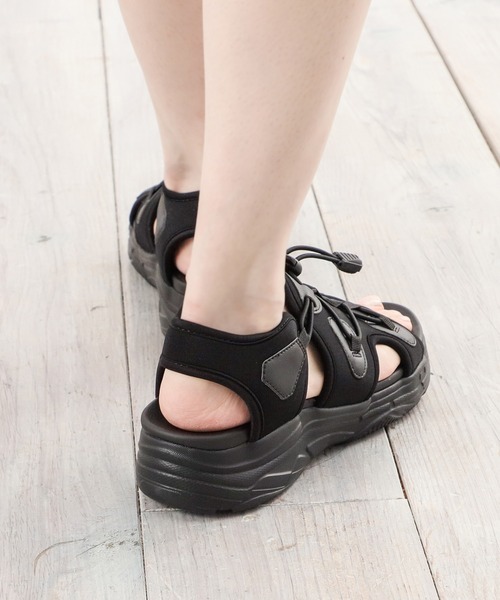 Honeys（ハニーズ）の「コード付スポーツサンダル（サンダル・レディース・ブラック/ブラック×ホワイト・L/LL/S/M）」の11枚目の写真