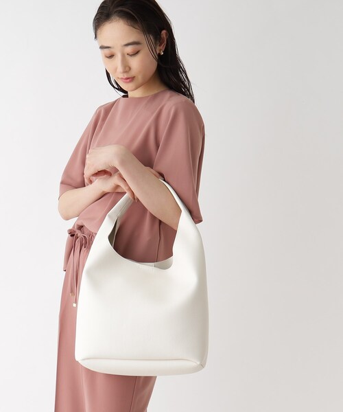 OPAQUE.CLIP（オペークドットクリップ）の「◆ワンショルダーバッグ【A4収納可/軽量】（ショルダーバッグ・レディース・オレンジ/オフホワイト/ブラック・00）」の2枚目の写真