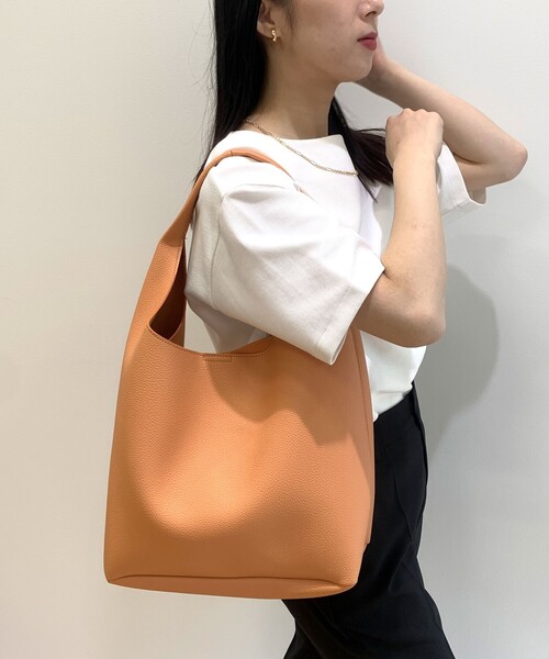 OPAQUE.CLIP（オペークドットクリップ）の「◆ワンショルダーバッグ【A4収納可/軽量】（ショルダーバッグ・レディース・オレンジ/オフホワイト/ブラック・00）」の19枚目の写真