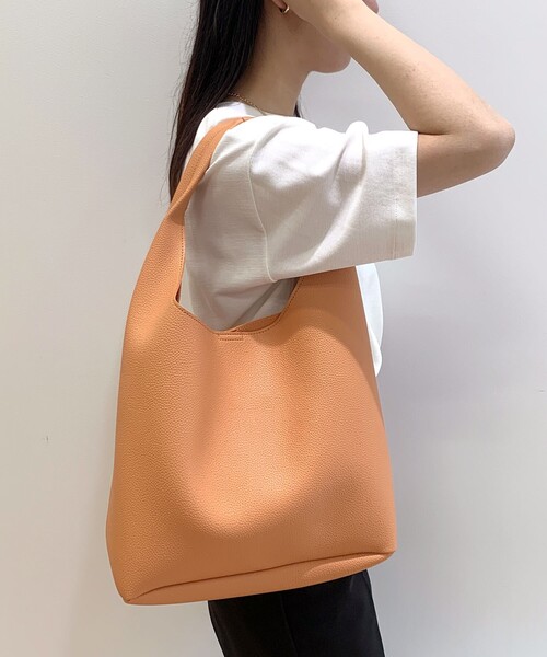 OPAQUE.CLIP（オペークドットクリップ）の「◆ワンショルダーバッグ【A4収納可/軽量】（ショルダーバッグ・レディース・オレンジ/オフホワイト/ブラック・00）」の3枚目の写真