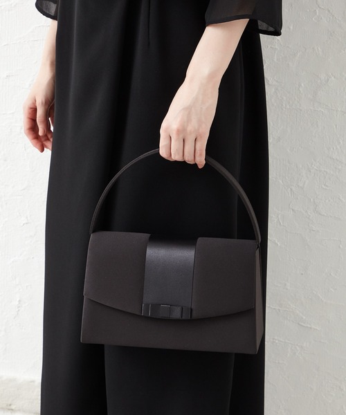 AIMER（エメ）の「【喪服・礼服用】サテン切替平リボン付きブラックフォーマルバッグ（ハンドバッグ・レディース・ブラック・FREE）」の2枚目の写真