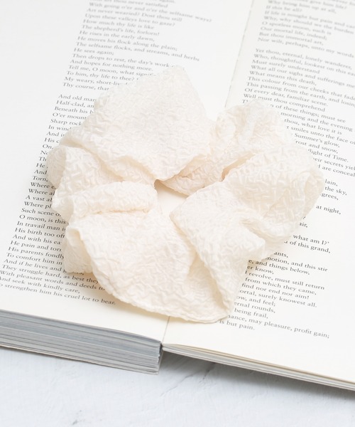 LINFA　（リンファ）の「【Peony/ピオニー】/シンプルカラーシュシュ（ヘアゴム・レディース・アイボリー/ブラック/ブラック系その他/ベージュ/ホワイト・FREE）」の2枚目の写真