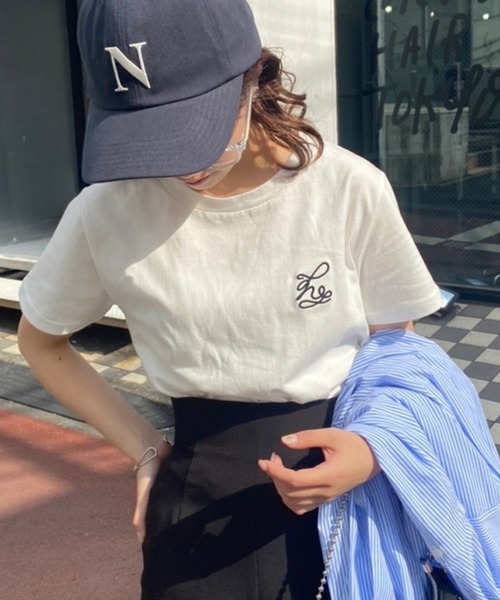 one after another NICE CLAUP(ワンアフターアナザーナイスクラップ)の「ワンポイントロゴ刺繍T【ZOZO限定商品】(Tシャツ/カットソー・レディース・グレイッシュベージュ/ピンク系その他/オートミール/オフホワイト/ホワイト系その他/ブラック×ホワイト・FREE)」の2枚目の写真