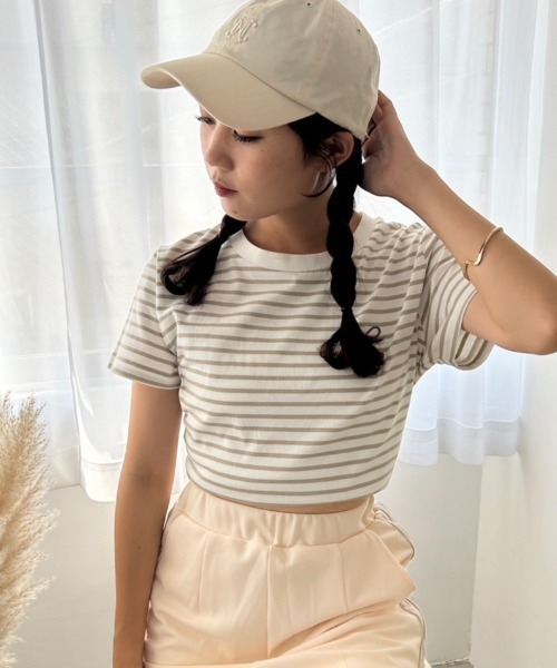 one after another NICE CLAUP(ワンアフターアナザーナイスクラップ)の「ワンポイントロゴ刺繍T【ZOZO限定商品】(Tシャツ/カットソー・レディース・グレイッシュベージュ/ピンク系その他/オートミール/オフホワイト/ホワイト系その他/ブラック×ホワイト・FREE)」の1枚目の写真