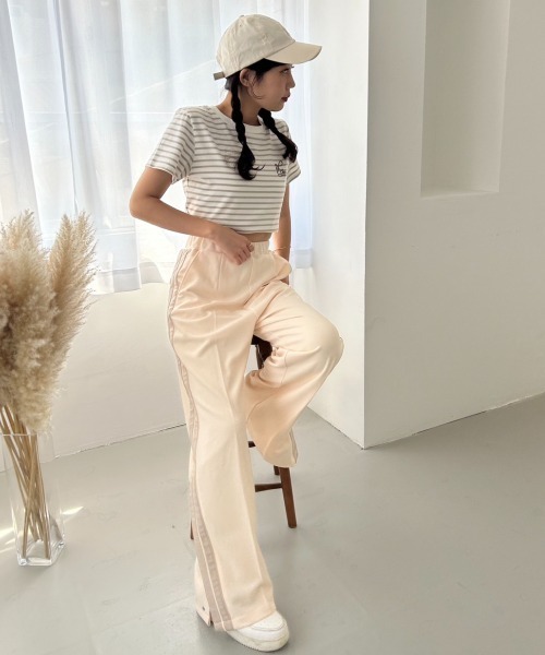 one after another NICE CLAUP(ワンアフターアナザーナイスクラップ)の「ワンポイントロゴ刺繍T【ZOZO限定商品】(Tシャツ/カットソー・レディース・グレイッシュベージュ/ピンク系その他/オートミール/オフホワイト/ホワイト系その他/ブラック×ホワイト・FREE)」の13枚目の写真