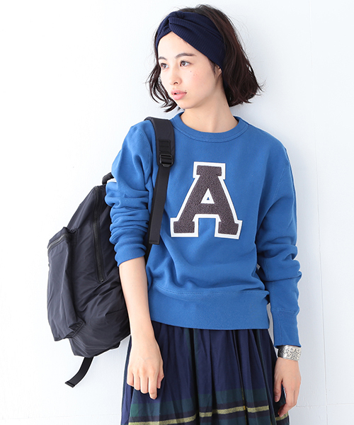 BEAMS BOY（ビームスボーイ）の「BEAMS BOY / スウェット レタード クルー 15FW（スウェット・レディース・ホワイト/チャコールグレー/ブルー・ONE SIZE）」の3枚目の写真