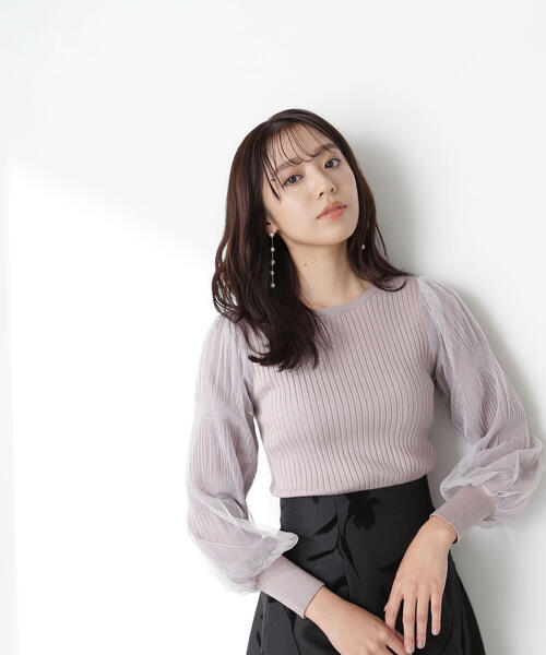 NATURAL BEAUTY BASIC（ナチュラルビューティーベーシック）の「◇チュールスリーブドッキングニット（ニット/セーター・レディース・ブラウン/オフホワイト/ブラック/ブルー・FREE）」の3枚目の写真