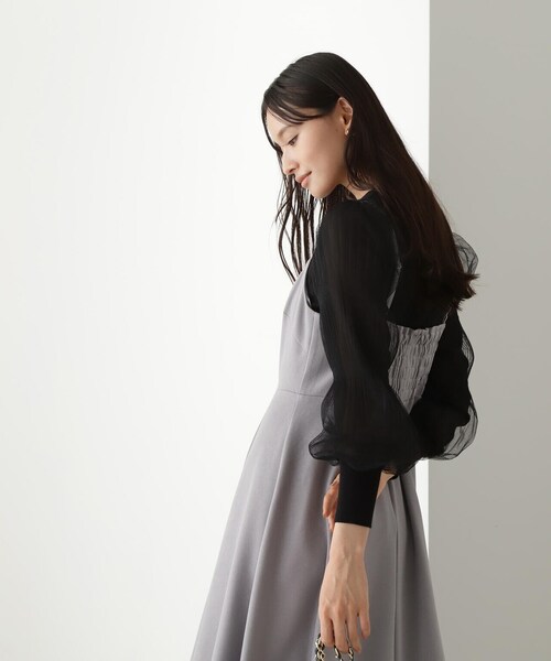 NATURAL BEAUTY BASIC（ナチュラルビューティーベーシック）の「◇チュールスリーブドッキングニット（ニット/セーター・レディース・ブラウン/オフホワイト/ブラック/ブルー・FREE）」の17枚目の写真