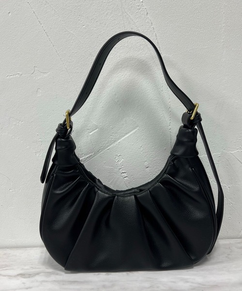 VICKY(ビッキー)の「【KOREAN ITEM】フェイクレザー半月型ショルダーバッグ(ショルダーバッグ・レディース・ブラック/オフホワイト/ブラウン・FREE)」の3枚目の写真