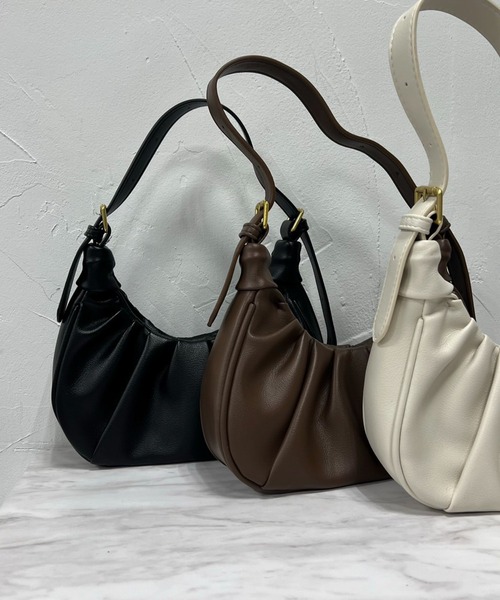 VICKY(ビッキー)の「【KOREAN ITEM】フェイクレザー半月型ショルダーバッグ(ショルダーバッグ・レディース・ブラック/オフホワイト/ブラウン・FREE)」の17枚目の写真
