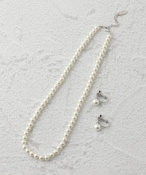 SHOO・LA・RUE（シューラルー）の「◆【セレモニー/2点セット】シンプルパール調ネックレス＆イヤリング又はピアス（ネックレス・レディース・シルバー/ゴールド系/シルバー系/ゴールド・00）」の3枚目の写真