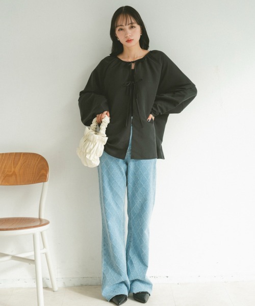 VANNIE U(ヴァニーユー)の「ダブルリボンギャザーブラウス/2WAY着用可能(シャツ/ブラウス・レディース・ホワイト/ブラック/ライトブルー・FREE)」の12枚目の写真