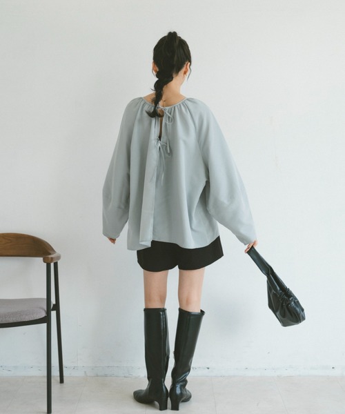 VANNIE U(ヴァニーユー)の「ダブルリボンギャザーブラウス/2WAY着用可能(シャツ/ブラウス・レディース・ホワイト/ブラック/ライトブルー・FREE)」の18枚目の写真