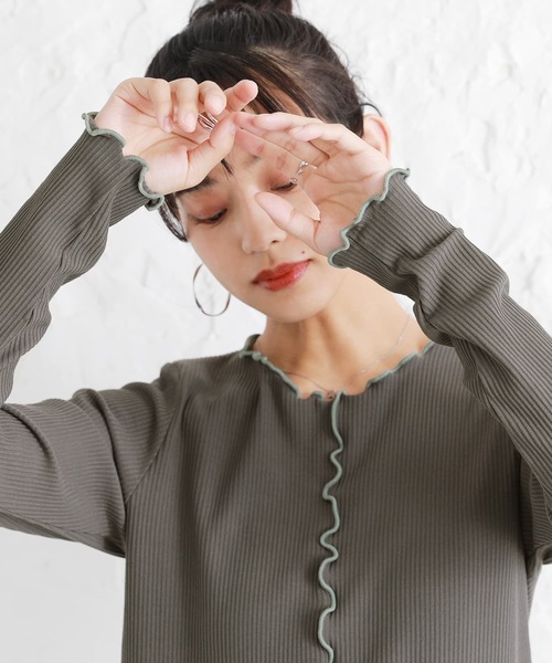 osharewalker(オシャレウォーカー)の「『裏起毛配色メローリブクルーネックカットソー』(Tシャツ/カットソー・レディース・パープル/ベージュ/ブラック/チャコール・L/LL/M)」の3枚目の写真