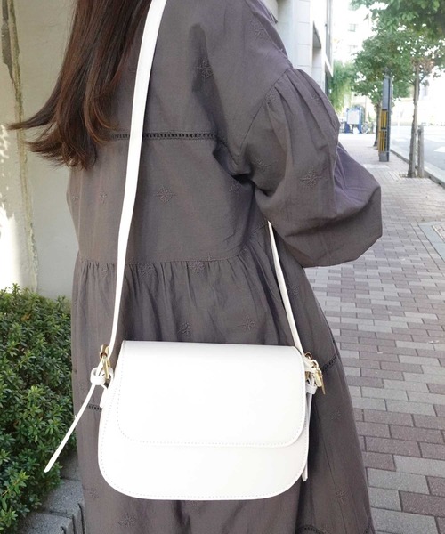 CORNERS（コーナーズ）の「フェイクレザーミニショルダーバッグ（ショルダーバッグ・レディース・アイボリー/カーキ/ブラック/ブラウン・FREE）」の8枚目の写真