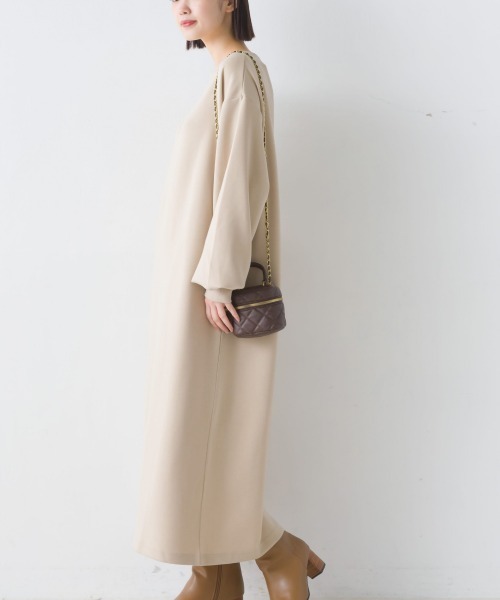 OMNES(オムネス)の「ソフトダンボールニットボリューム袖ワンピース長袖(ワンピース・レディース・ブラック/ベージュ/グレー・FREE)」の10枚目の写真