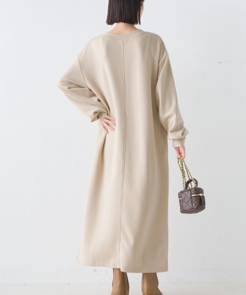 OMNES(オムネス)の「ソフトダンボールニットボリューム袖ワンピース長袖(ワンピース・レディース・ブラック/ベージュ/グレー・FREE)」の15枚目の写真