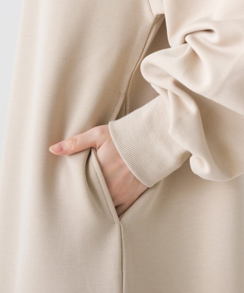 OMNES(オムネス)の「ソフトダンボールニットボリューム袖ワンピース長袖(ワンピース・レディース・ブラック/ベージュ/グレー・FREE)」の6枚目の写真