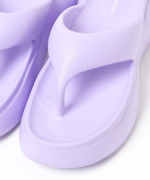 niko and...（ニコアンド）の「オリジナルニコモコトングサンダル（サンダル・レディース・ライトグリーン/ラベンダー/ベージュ/ブラック・LARGE/MEDIUM）」の5枚目の写真