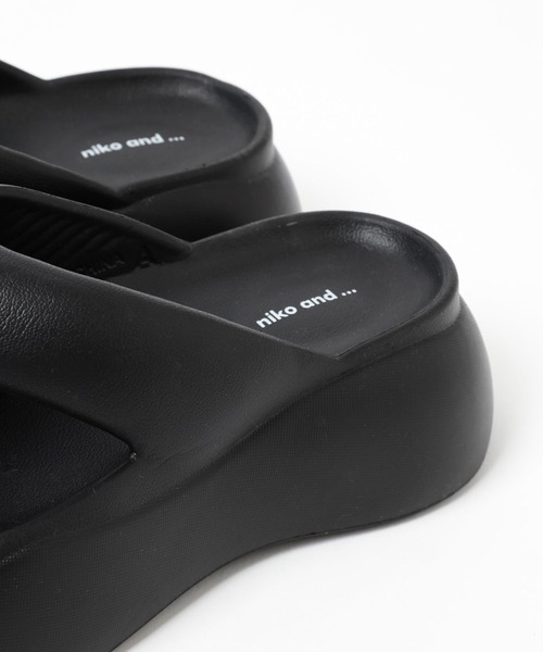 niko and...（ニコアンド）の「オリジナルニコモコトングサンダル（サンダル・レディース・ライトグリーン/ラベンダー/ベージュ/ブラック・LARGE/MEDIUM）」の8枚目の写真