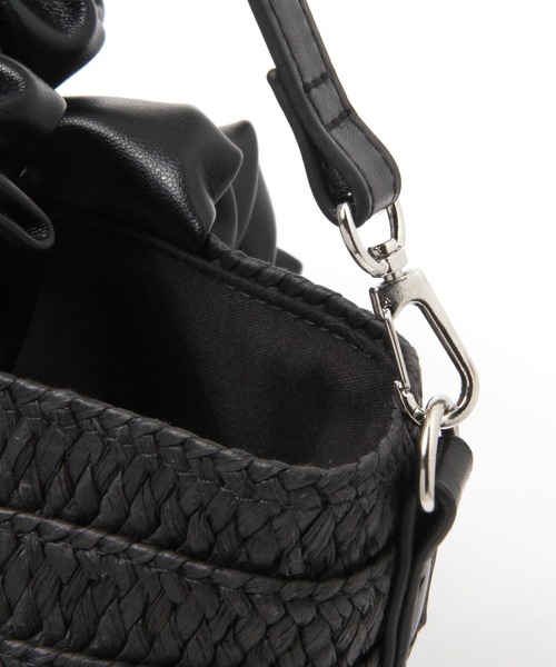 LAKOLE（ラコレ）の「2WAYペーパーギャザーバッグ / 996442（ショルダーバッグ・レディース・グレー/アイボリー/ブラック・FREE）」の11枚目の写真