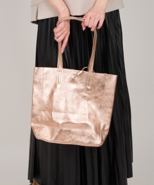 andrea cardone（アンドレアカルドネ）の「【andrea cardone/アンドレアカルドネ】レザー トートバッグ　Sサイズ（トートバッグ・レディース・シルバー/ブラック/チャコールグレー/ピンクゴールド/ベージュ/ホワイト・FREE）」の6枚目の写真