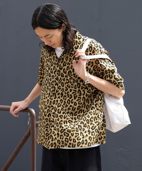 FREAK'S STORE（フリークスストア）の「FREAK’S STORE/フリークスストア ルーズシルエット 総柄 オープンカラー シャツ/ショートスリーブ（シャツ/ブラウス・メンズ・ベージュ/ネイビー/オフホワイト/サックスブルー・MEDIUM/LARGE）」の3枚目の写真