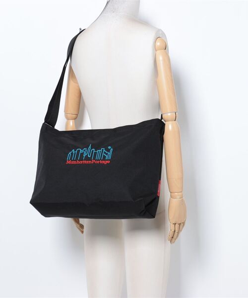 Manhattan Portage（マンハッタンポーテージ）の「Clearview Shoulder Bag 3D Embroidery Neon（ショルダーバッグ・メンズ・ブラック・MEDIUM）」の16枚目の写真