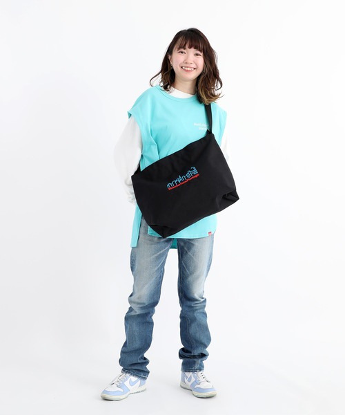 Manhattan Portage（マンハッタンポーテージ）の「Clearview Shoulder Bag 3D Embroidery Neon（ショルダーバッグ・メンズ・ブラック・MEDIUM）」の2枚目の写真