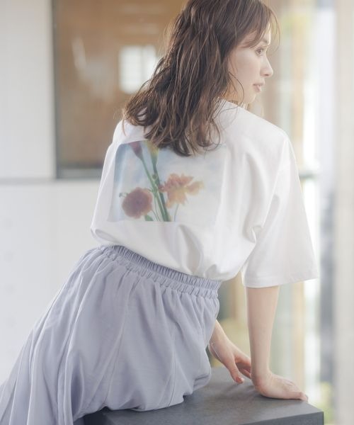 mysty woman（ミスティウーマン）の「【花盛友里さんコラボ】コラボアートフォトショートTシャツ 121444（Tシャツ/カットソー・レディース・ホワイト系その他2/ホワイト系その他/チャコールグレー/ホワイト系その他3・FREE）」の12枚目の写真