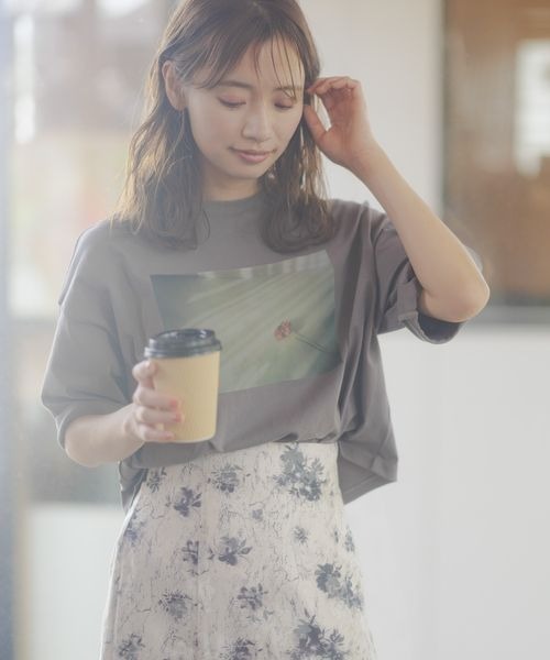 mysty woman（ミスティウーマン）の「【花盛友里さんコラボ】コラボアートフォトショートTシャツ 121444（Tシャツ/カットソー・レディース・ホワイト系その他2/ホワイト系その他/チャコールグレー/ホワイト系その他3・FREE）」の16枚目の写真