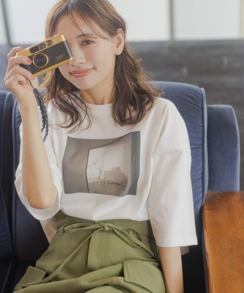 mysty woman（ミスティウーマン）の「【花盛友里さんコラボ】コラボアートフォトショートTシャツ 121444（Tシャツ/カットソー・レディース・ホワイト系その他2/ホワイト系その他/チャコールグレー/ホワイト系その他3・FREE）」の10枚目の写真