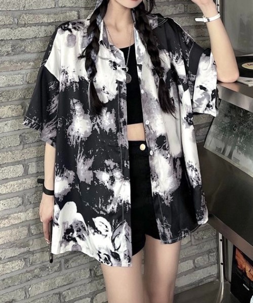 SHEENA(シーナ)の「ニュアンス柄半袖ルーズシャツ(シャツ/ブラウス・レディース・ライトグレー系・M)」の2枚目の写真