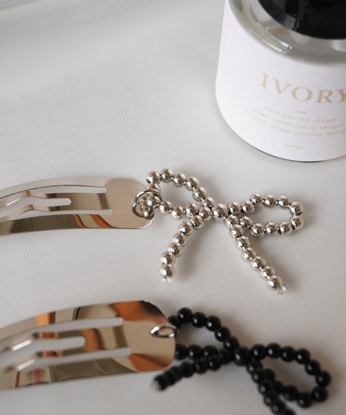 BARELY BLUE（ベアリーブルー）の「【 BARELY BLUE / ベアリーブルー 】 メタルパッチン × アクリルリボン / ヘアアクセ（ヘアピン・レディース・シルバー/ホワイト/ブラック・FREE）」の3枚目の写真