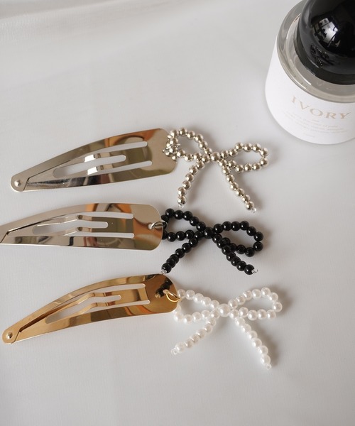 BARELY BLUE（ベアリーブルー）の「【 BARELY BLUE / ベアリーブルー 】 メタルパッチン × アクリルリボン / ヘアアクセ（ヘアピン・レディース・シルバー/ホワイト/ブラック・FREE）」の4枚目の写真