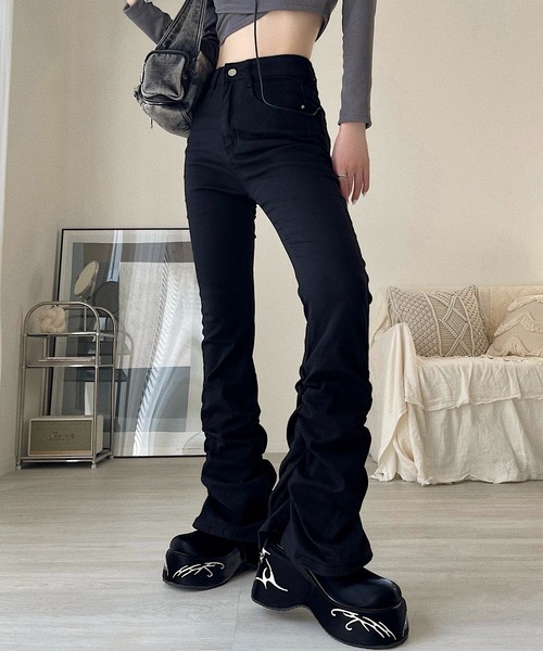 Chick（チック）の「【TAE×Chick】シャーリングブーツカットデニムパンツ（デニムパンツ・レディース・ブラック・S/M）」の6枚目の写真