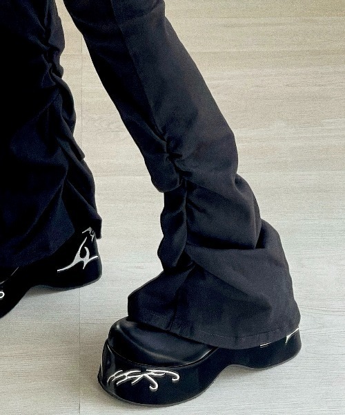 Chick（チック）の「【TAE×Chick】シャーリングブーツカットデニムパンツ（デニムパンツ・レディース・ブラック・S/M）」の3枚目の写真