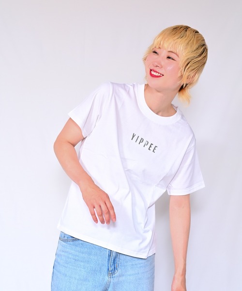 Alite cloth(アリーテクロス)の「箔プリントロゴTシャツ YIPPEE(Tシャツ/カットソー・レディース・ブラック/ホワイト/ベージュ/グレー/ピンク/オレンジ/ブルー/グリーン・FREE)」の2枚目の写真